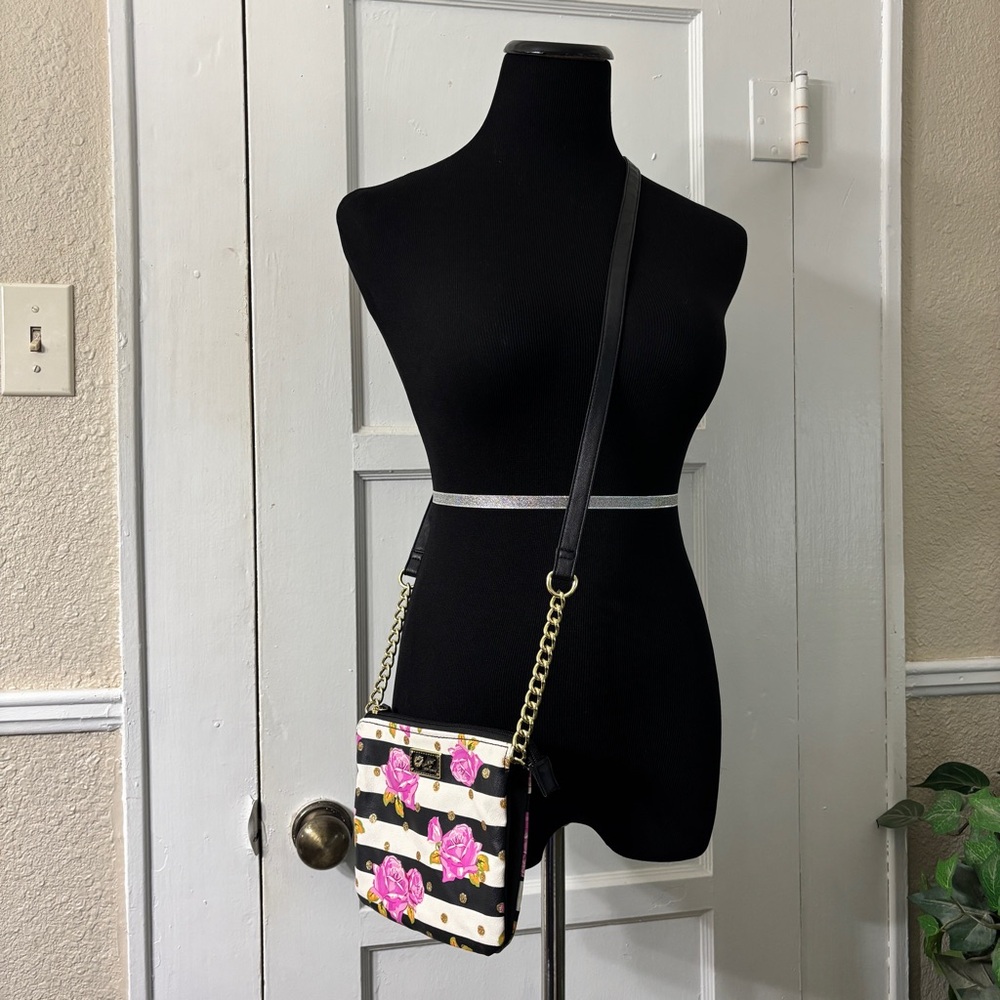 LUV BETSEY by BETSEY JOHNSON Rose Crossbody Bag/Purse - Picture 15 of 16